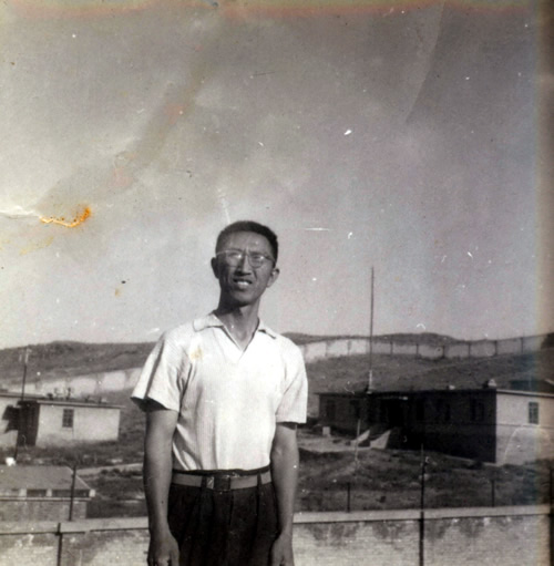 孙克忠在新疆乌鲁木齐地震台